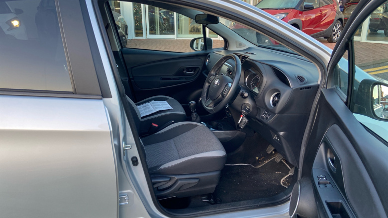 Toyota Yaris 1.5 VVT-i Y20 5dr [Bi-tone] Petrol Hatchback